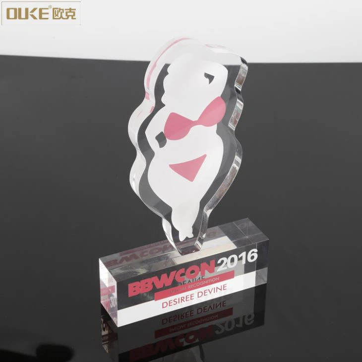 China Suppliers Unique Clear Acrylic Trophy